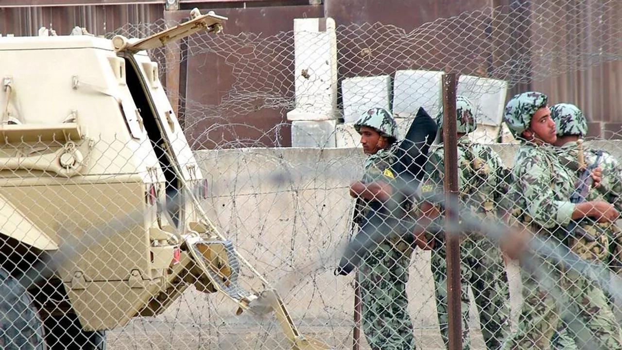 الجيش الإسرائيلي يعلن تدمير أكثر من 50 نفقا على الحدود بين غزة ومصر خلال الأسبوع الماضي الجيش الإسرائيلي يعلن تدمير أكثر من 50 نفقا على الحدود بين غزة ومصر خلال الأسبوع الماضي