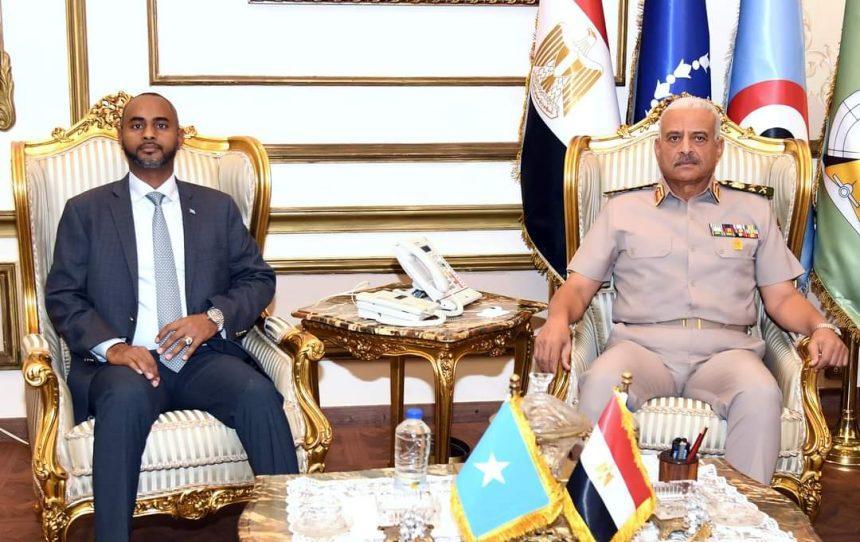 وزير الدفاع يلتقي نظيره الصومالي بالقاهرة وزير الدفاع يلتقي نظيره الصومالي بالقاهرة