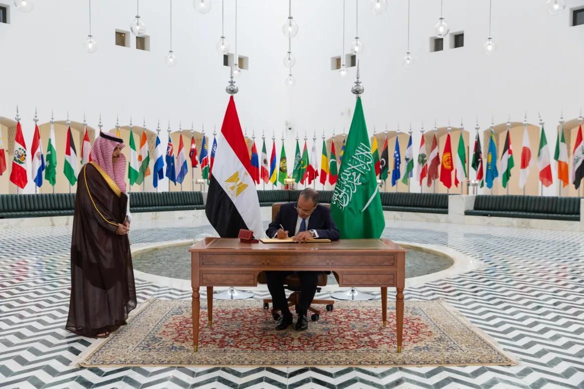 وزير الخارجية ونظيره المصري يبحثان تعزيز العلاقات وزير الخارجية ونظيره المصري يبحثان تعزيز العلاقات