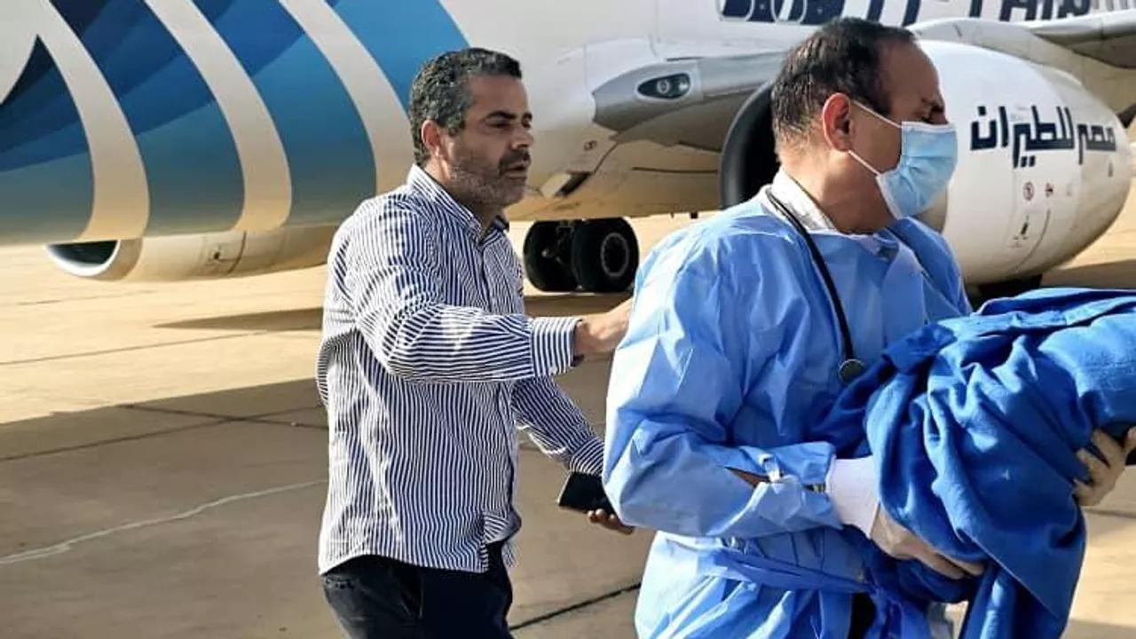 سيدة كاميرونية تضع مولودها خلال هبوط اضطراري لطائرة مصرية في مدينة الكفرة جنوب شرقي ليبيا سيدة كاميرونية تضع مولودها خلال هبوط اضطراري لطائرة مصرية في مدينة الكفرة جنوب شرقي ليبيا