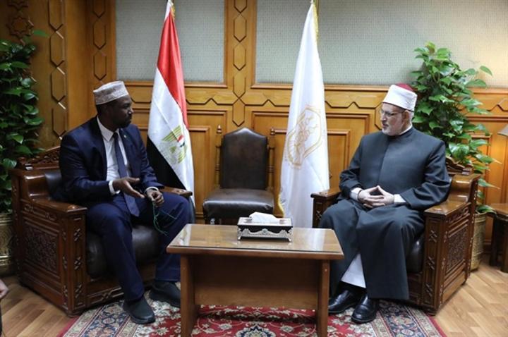 وكيل الأزهر يستقبل وزير الأوقاف الصومالي السابق ويهنئه بتكريم الرئيس السيسي وكيل الأزهر يستقبل وزير الأوقاف الصومالي السابق ويهنئه بتكريم الرئيس السيسي