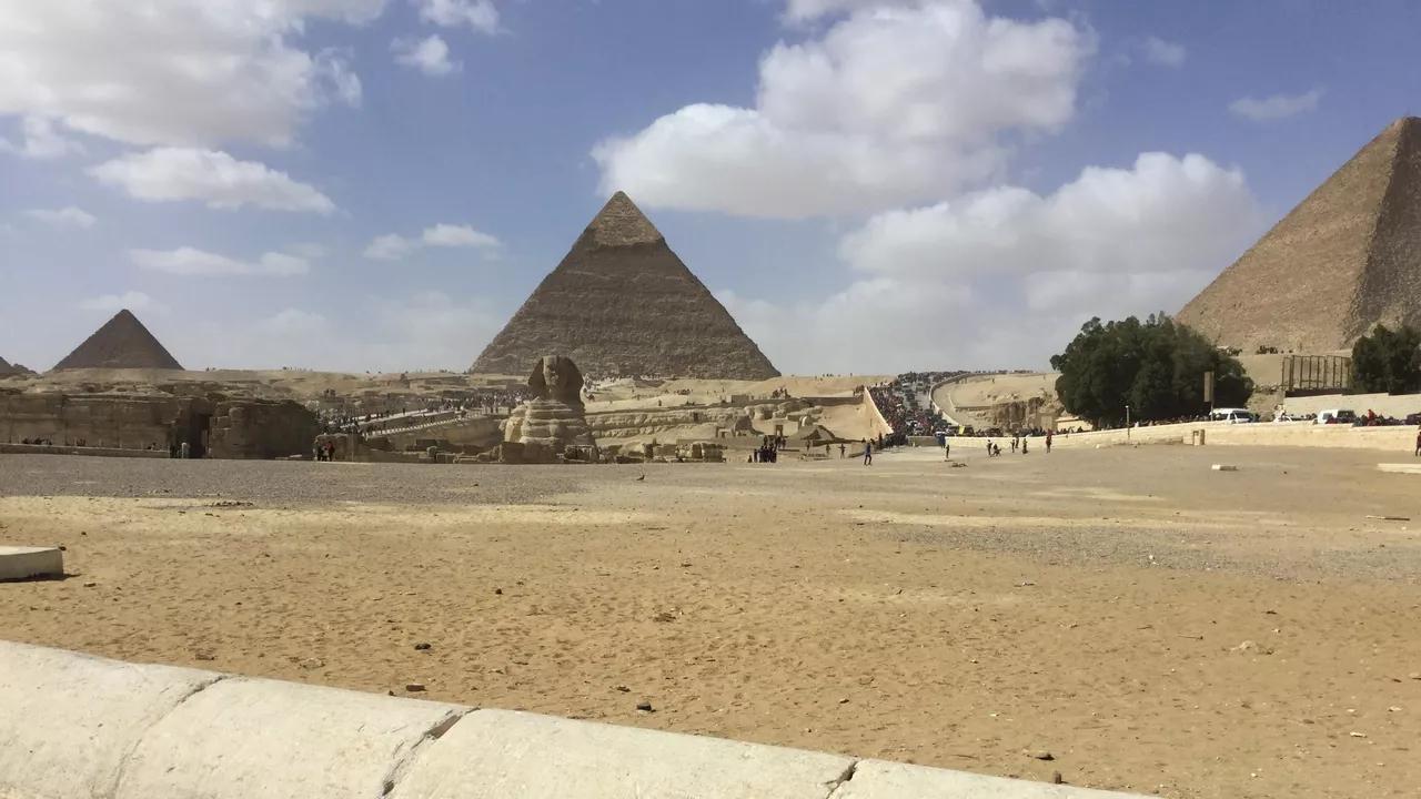الحكومة المصرية تصدر قرارا بشأن زيارة الأهرامات الحكومة المصرية تصدر قرارا بشأن زيارة الأهرامات