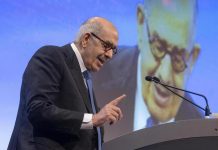 قرار رسمي مصري بحلّ حزب البرادعي المنقسم على نفسه قرار رسمي مصري بحلّ حزب البرادعي المنقسم على نفسه