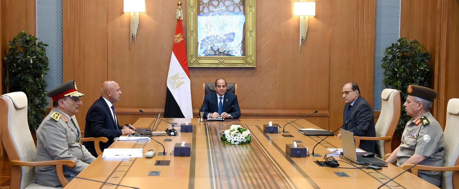 الرئيس السيسي يطّلع على الجهود الجارية لتوطين صناعة معدات ووسائل النقل محليًا الرئيس السيسي يطّلع على الجهود الجارية لتوطين صناعة معدات ووسائل النقل محليًا