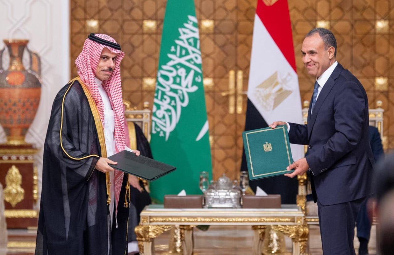 ولي العهد والرئيس السيسي يشهدان التوقيع على تشكيل مجلس التنسيق الأعلى بين البلدين ولي العهد والرئيس السيسي يشهدان التوقيع على تشكيل مجلس التنسيق الأعلى بين البلدين