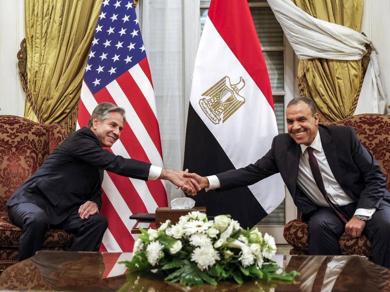 وزير الخارجية يؤكد لنظيره الأمريكي ضرورة توقف إسرائيل عن التصعيد وانتهاك القانون الإنساني الدولي وزير الخارجية يؤكد لنظيره الأمريكي ضرورة توقف إسرائيل عن التصعيد وانتهاك القانون الإنساني الدولي