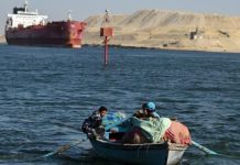 مطالبات مصرية بمنع مرور السفن الحربية الإسرائيلية من قناة السويس مطالبات مصرية بمنع مرور السفن الحربية الإسرائيلية من قناة السويس