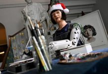 بيع أول عمل فني من إنتاج روبوت بأكثر من مليون دولار في مزاد بيع أول عمل فني من إنتاج روبوت بأكثر من مليون دولار في مزاد