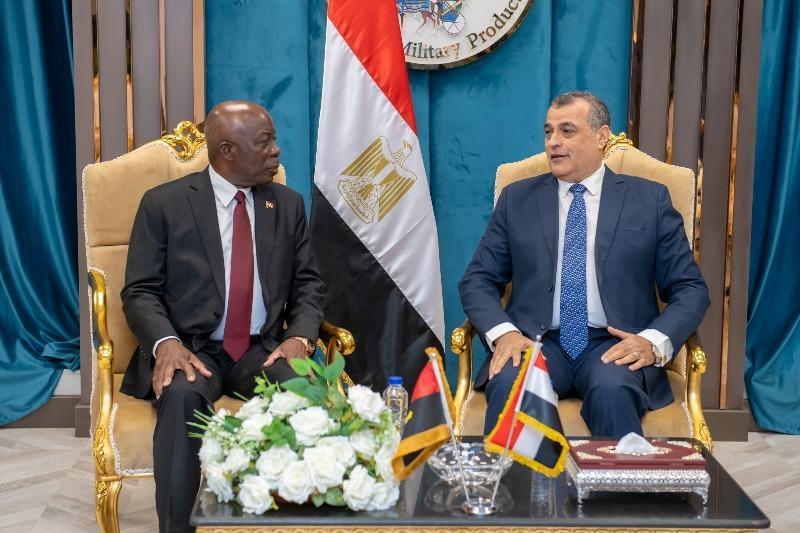 وزير الإنتاج الحربي يبحث مع وزير الدفاع الأنجولي أوجه التعاون المشتركة بين الجانبين وزير الإنتاج الحربي يبحث مع وزير الدفاع الأنجولي أوجه التعاون المشتركة بين الجانبين