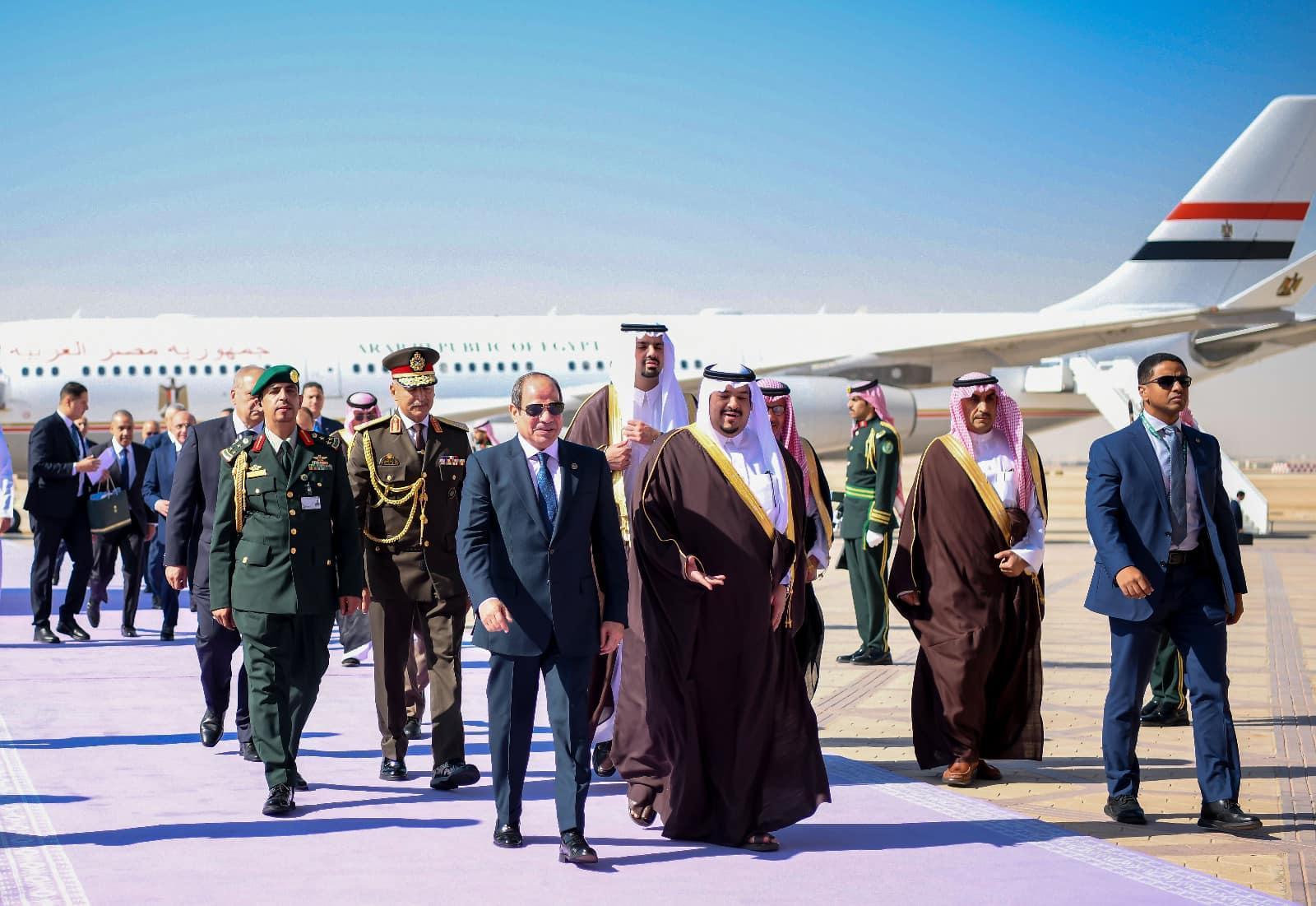 الرئيس السيسي يصل السعودية للمشاركة في القمة العربية الإسلامية غير العادية الرئيس السيسي يصل السعودية للمشاركة في القمة العربية الإسلامية غير العادية