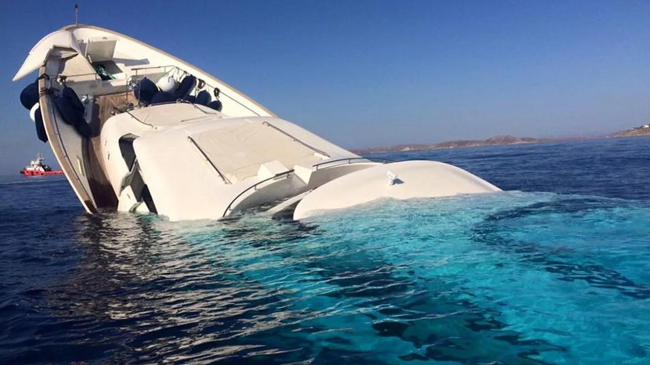 غرق يخت سياحي في البحر الأحمر يقل 31 سائحا غرق يخت سياحي في البحر الأحمر يقل 31 سائحا