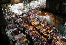 سوق “البالة” في أكبر منطقة لتجارة الملابس يحتضر سوق "البالة" في أكبر منطقة لتجارة الملابس يحتضر