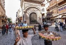 حكومة مصر تروج للفقر… ما أقل راتب يكفي الأسرة؟ حكومة مصر تروج للفقر... ما أقل راتب يكفي الأسرة؟