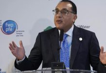 فيديو.. لحظة إصابة رئيس الوزراء المصري بوعكة صحية مفاجئة خلال مؤتمر صحفي فيديو.. لحظة إصابة رئيس الوزراء المصري بوعكة صحية مفاجئة خلال مؤتمر صحفي