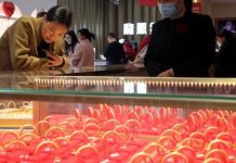 هدوء في الأسواق قبل عطلة عيد الميلاد.. ارتفاع أسعار النفط والذهب هدوء في الأسواق قبل عطلة عيد الميلاد.. ارتفاع أسعار النفط والذهب