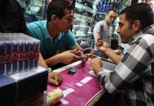 مصر تفرض ضريبة 37.5% على الهواتف الواردة من الخارج بداية من يناير مصر تفرض ضريبة 37.5% على الهواتف الواردة من الخارج بداية من يناير