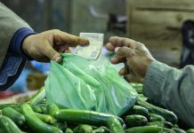 اختفاء الدولار في السوق السوداء وانخفاض طفيف بين البنوك اختفاء الدولار في السوق السوداء وانخفاض طفيف بين البنوك