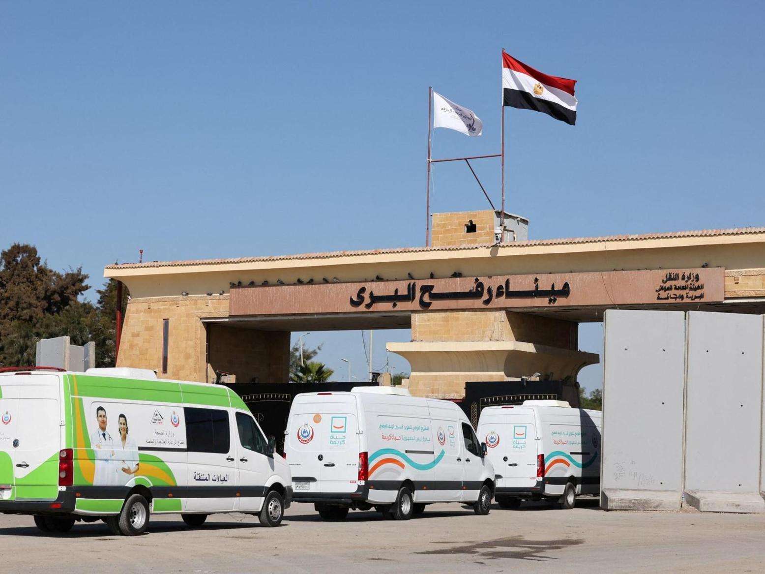 فتح معبر رفح لعبور المرضى الفلسطينيين إلى مصر فتح معبر رفح لعبور المرضى الفلسطينيين إلى مصر