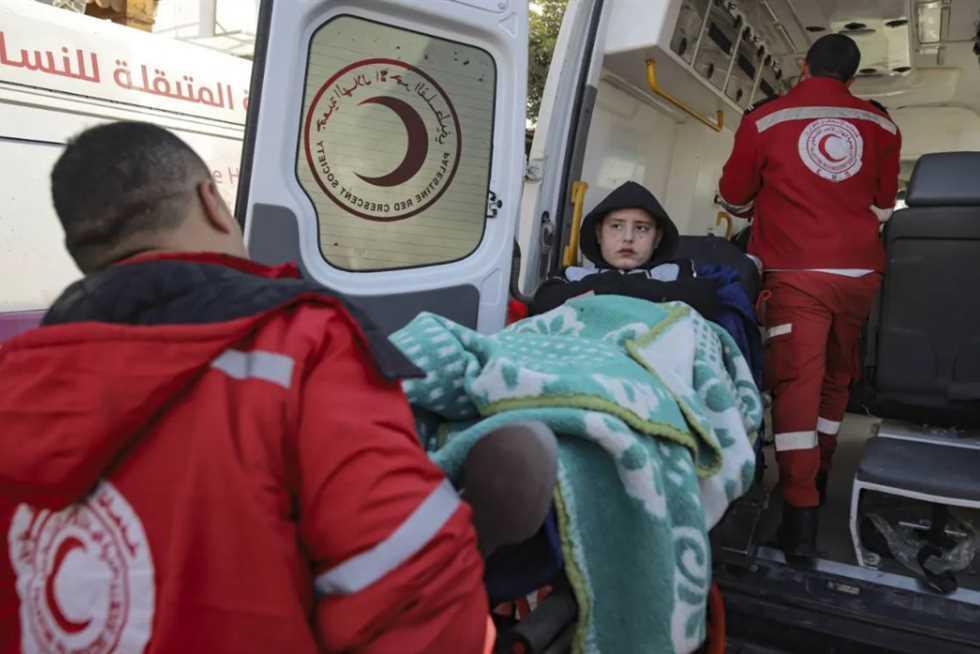 معبر رفح يستقبل الدفعة الخامسة من الجرحى الفلسطينيين معبر رفح يستقبل الدفعة الخامسة من الجرحى الفلسطينيين
