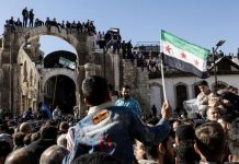 مصر تستبعد 4 سوريين لاحتفالهم بسقوط بشار الأسد مصر تستبعد 4 سوريين لاحتفالهم بسقوط بشار الأسد