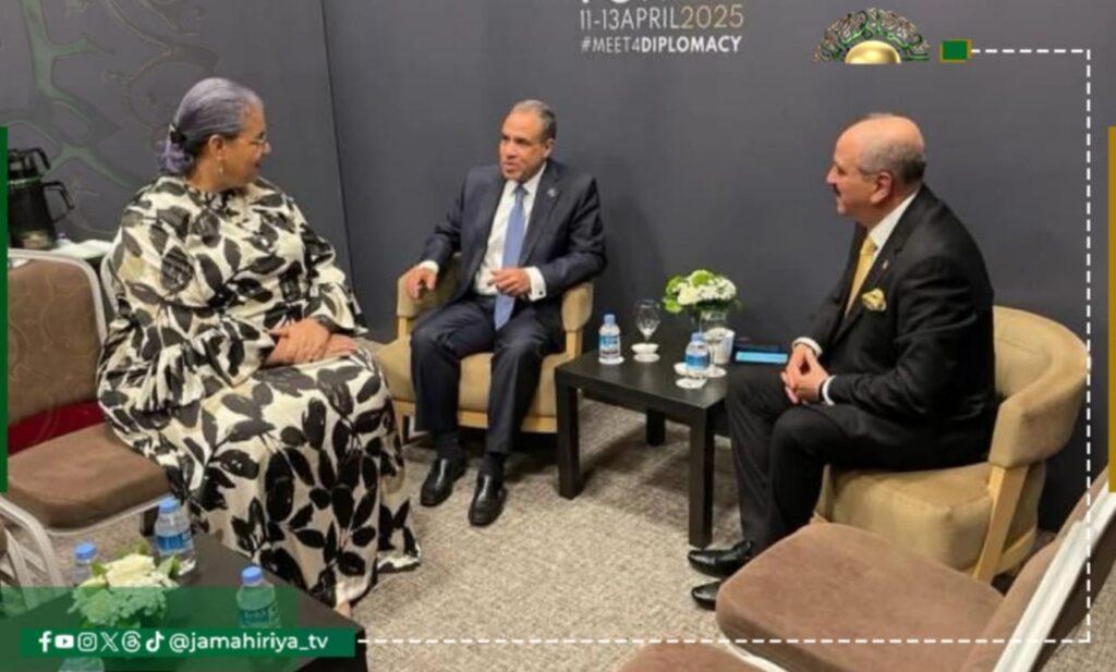 عبد العاطي: ندعم مسار الحل الليبي-الليبي بدون تدخلات خارجية عبد العاطي: ندعم مسار الحل الليبي-الليبي بدون تدخلات خارجية
