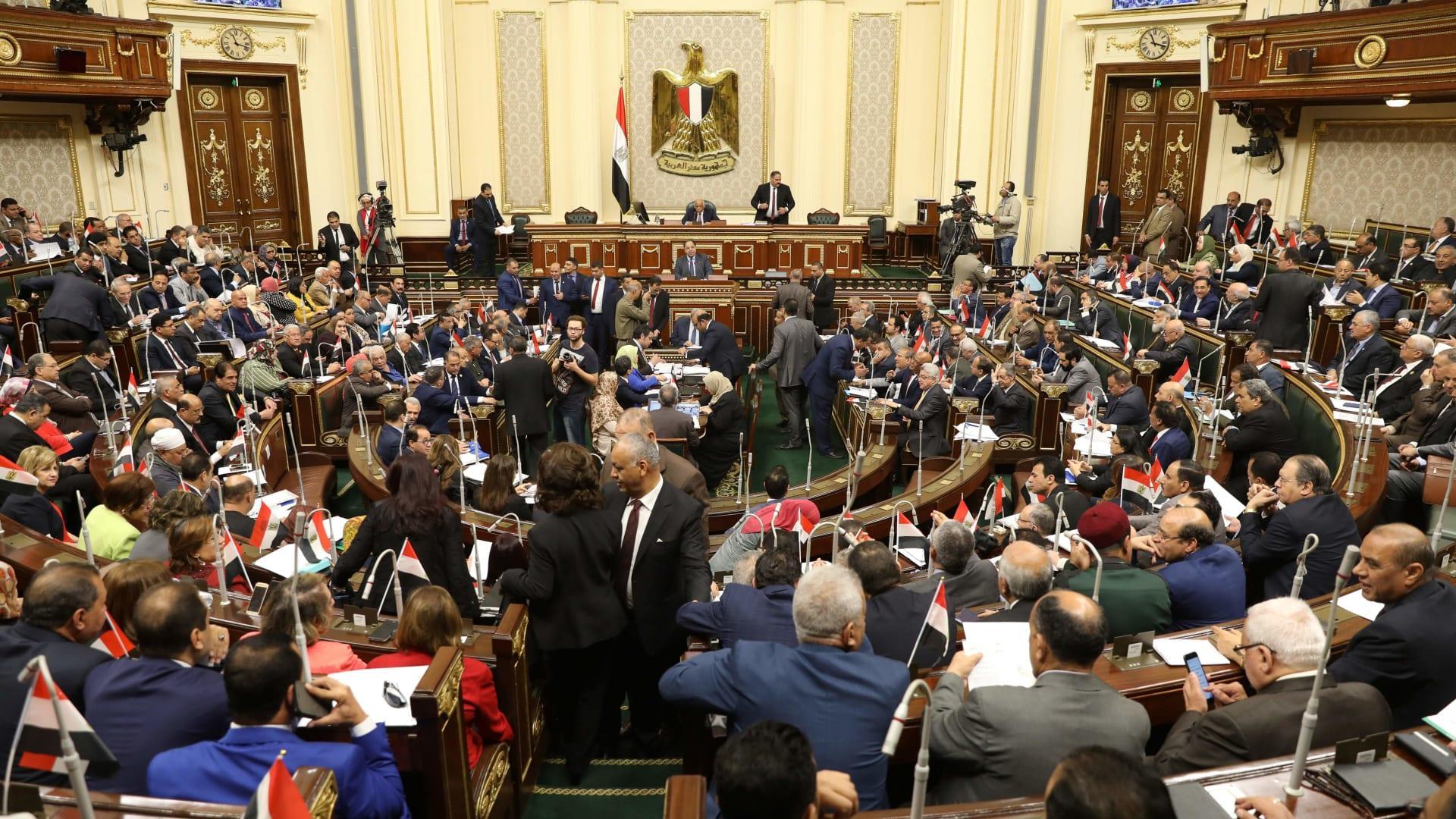 البرلمان المصري يحرّض على الثورة