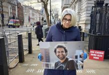 ليلى سويف من داونينغ ستريت: إضراب عن الطعام حتى تحرير علاء ليلى سويف من داونينغ ستريت: إضراب عن الطعام حتى تحرير علاء