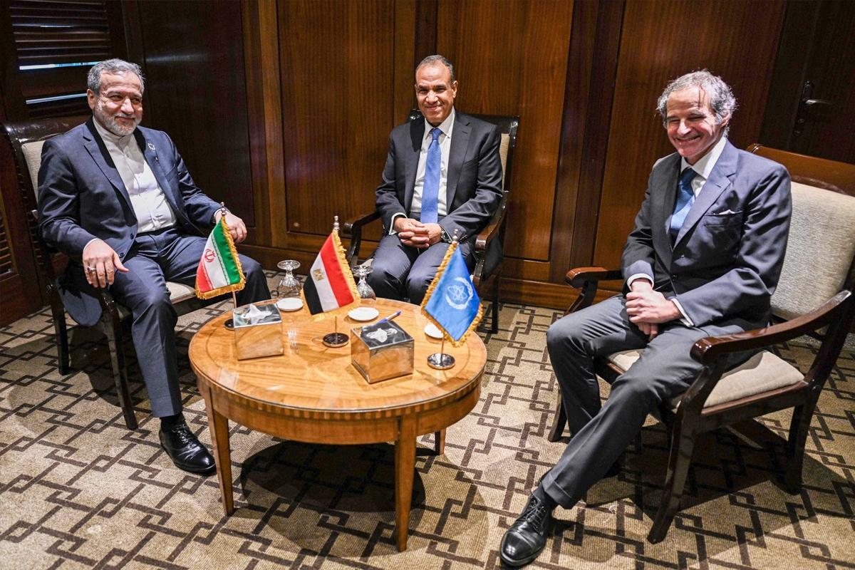 لقاء في القاهرة يجمع غروسي وعراقجي ومصر تدعم المفاوضات