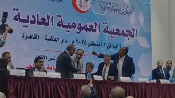 مشادة نقيب البيطريين تضع عمومية اتحاد المهن الطبية على صفيح ساخن