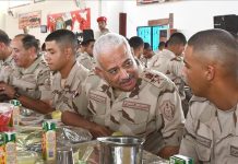 وزير الدفاع يؤكد أهمية جاهزية الجيش في ظل المتغيرات بالمنطقة وزير الدفاع يؤكد أهمية جاهزية الجيش في ظل المتغيرات بالمنطقة