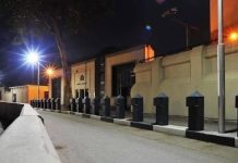 من واقعة الأقفال لرفع الحواجز.. سفارتا القاهرة ولندن تعودان للواجهة من واقعة الأقفال لرفع الحواجز.. سفارتا القاهرة ولندن تعودان للواجهة