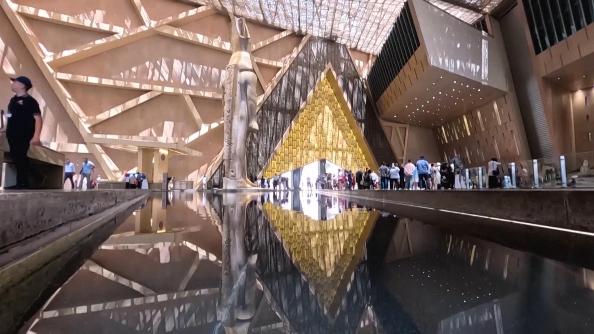 كيف يقدم المتحف المصري الكبير تجربة فريدة للزوار؟ كيف يقدم المتحف المصري الكبير تجربة فريدة للزوار؟