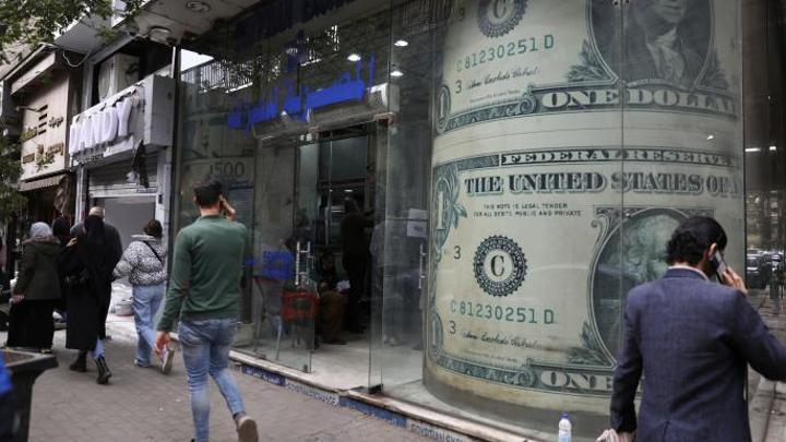 ضغوط متزايدة على الجنيه المصري: تصاعد الديون وتحديات التضخم ضغوط متزايدة على الجنيه المصري: تصاعد الديون وتحديات التضخم