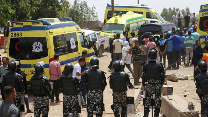 مصرع 6 بينهم راعي كنيسة في حادث بقنا