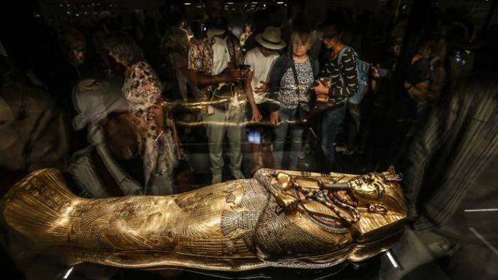 عرض مجموعة توت عنخ آمون لأوّل مرة في المتحف المصري الكبير عرض مجموعة توت عنخ آمون لأوّل مرة في المتحف المصري الكبير