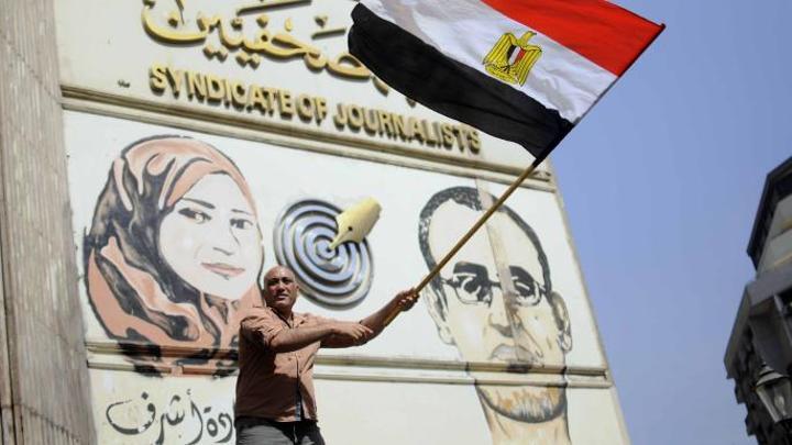 تجدد أزمة الصحافيين المؤقتين وسط دعوات إلى تنفيذ قرار تعيينهم تجدد أزمة الصحافيين المؤقتين وسط دعوات إلى تنفيذ قرار تعيينهم