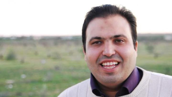 مناشدات واسعة للسماح للسياسي المعتقل محمد القصاص بوداع والدته مناشدات واسعة للسماح للسياسي المعتقل محمد القصاص بوداع والدته