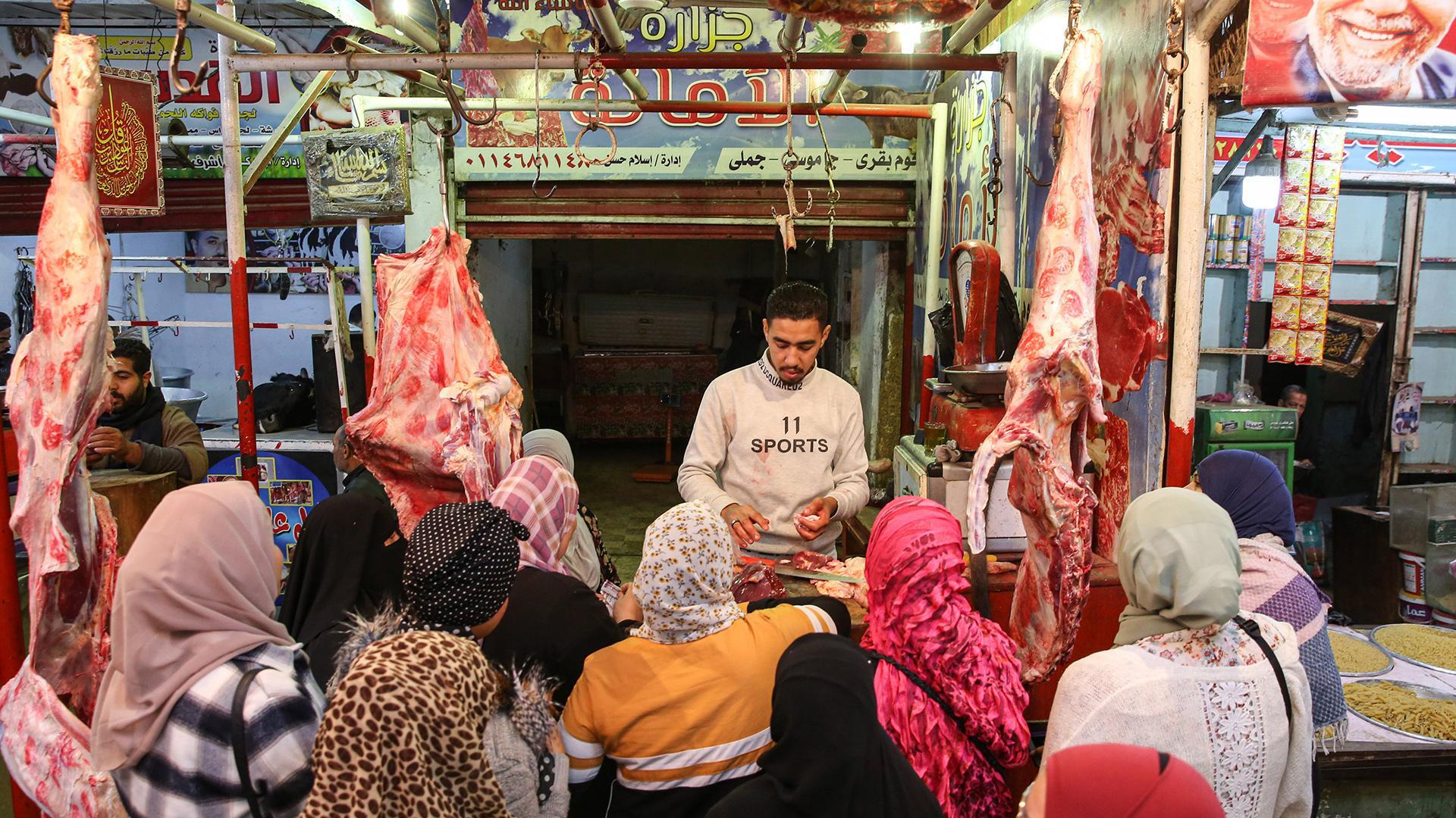 الوقود يدفع التضخم في مصر إلى الارتفاع خلال أكتوبر الوقود يدفع التضخم في مصر إلى الارتفاع خلال أكتوبر