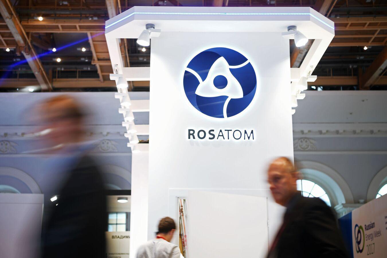 غروسي يحضر حفل تركيب مفاعل محطة الضبعة النووية غروسي يحضر حفل تركيب مفاعل محطة الضبعة النووية