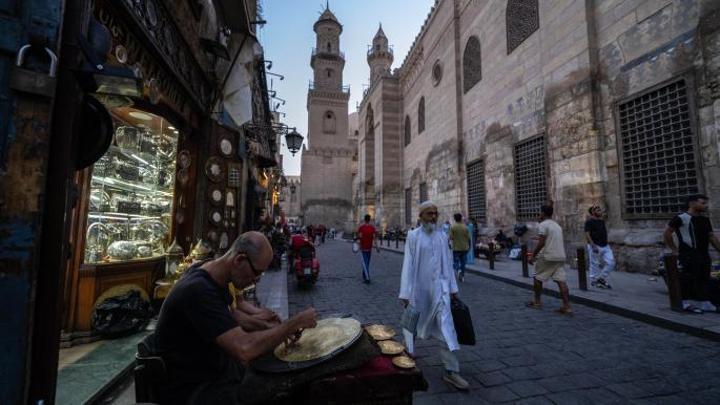 مصر تبدأ إجراءات تقشف قاسية بسبب الديون مصر تبدأ إجراءات تقشف قاسية بسبب الديون