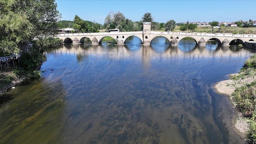 إنقاذ 3 مصريين عالقين في منطقة حدودية بين تركيا واليونان إنقاذ 3 مصريين عالقين في منطقة حدودية بين تركيا واليونان