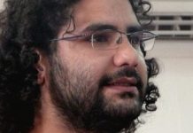 عائلة الناشط علاء عبد الفتاح تقول إن السلطات المصرية منعته من السفر عائلة الناشط علاء عبد الفتاح تقول إن السلطات المصرية منعته من السفر