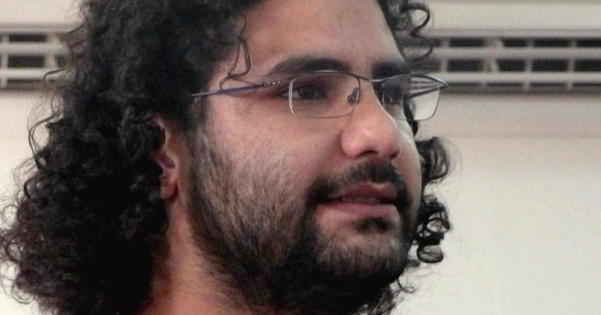 عائلة الناشط علاء عبد الفتاح تقول إن السلطات المصرية منعته من السفر عائلة الناشط علاء عبد الفتاح تقول إن السلطات المصرية منعته من السفر