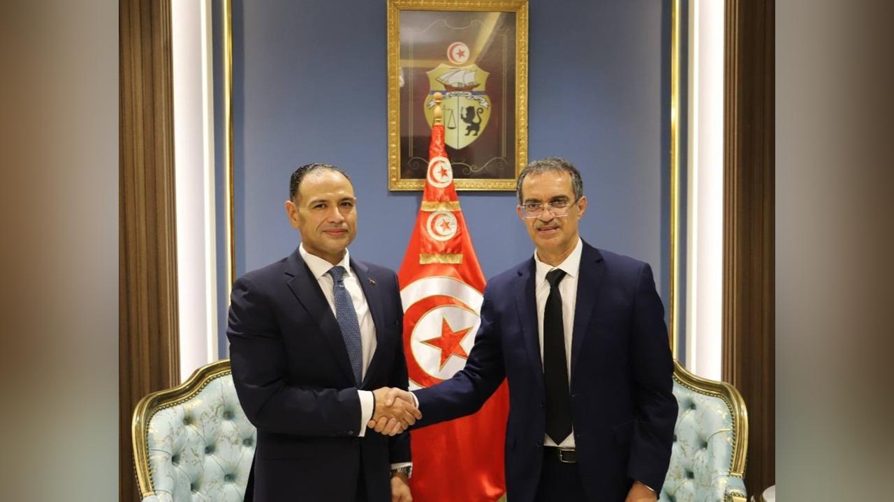 سفير مصر يبحث تعزيز التعاون الثنائي مع وزير التونسي سفير مصر يبحث تعزيز التعاون الثنائي مع وزير التونسي