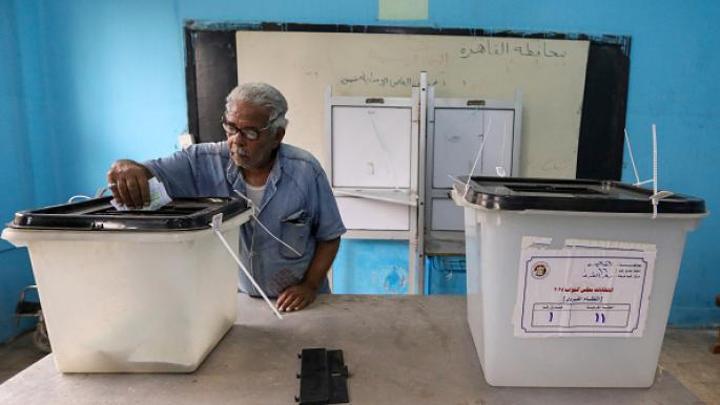 مرشحون مصريون يوثقون استمرار ظاهرة شراء الأصوات في الانتخابات مرشحون مصريون يوثقون استمرار ظاهرة شراء الأصوات في الانتخابات