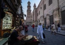 خبير اقتصادي: الضرائب تزيد الفقر في مصر خبير اقتصادي: الضرائب تزيد الفقر في مصر