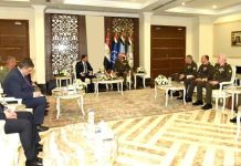 وزير الدفاع يلتقي الوفود العسكرية على هامش «EDEX-2025» وزير الدفاع يلتقي الوفود العسكرية على هامش «EDEX-2025»