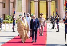 ملك البحرين يبدأ “زيارة خاصة” لمصر يلتقي خلالها السيسي ملك البحرين يبدأ "زيارة خاصة" لمصر يلتقي خلالها السيسي