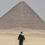 القبض على ثلاثة ضباط شرطة بتهمة التنقيب عن الآثار في مصر القبض على ثلاثة ضباط شرطة بتهمة التنقيب عن الآثار في مصر