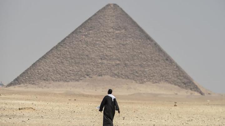 القبض على ثلاثة ضباط شرطة بتهمة التنقيب عن الآثار في مصر القبض على ثلاثة ضباط شرطة بتهمة التنقيب عن الآثار في مصر